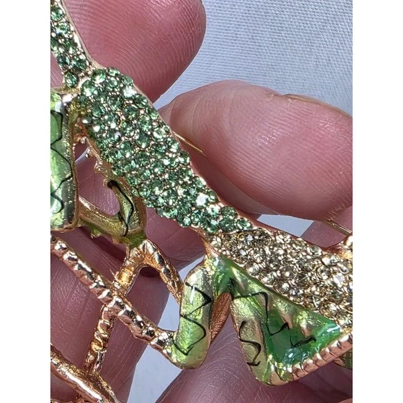 Green Rhinestone Praying Mantis Insect Brooch Pin Statement Jewelery Gold toned - Picture 6 of 10